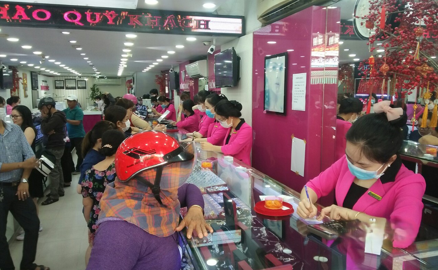 Yếu tố ảnh hưởng đến giá vàng tại tiệm vàng Hồng Phúc