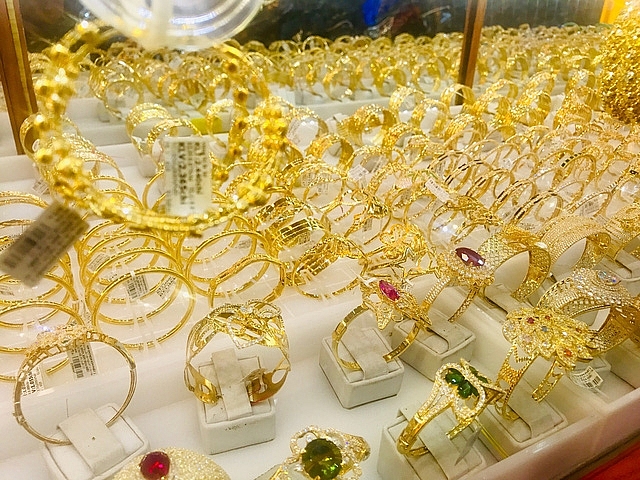 Lưu ý khi mua vàng 18K