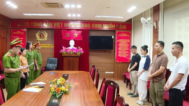 Hằng Du Mục và Quang Linh Vlogs đã thừa nhận các sai phạm khi làm việc với cơ quan điều tra Hằng Du Mục và Quang Linh Vlogs đã thừa nhận các sai phạm khi làm việc với cơ quan điều tra