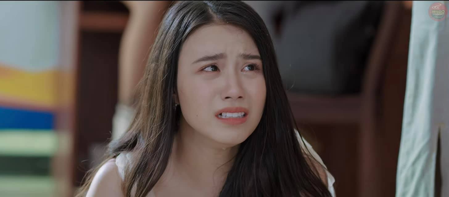 Nét diễn xuất của Linh Miu trong một cảnh phim Nét diễn xuất của Linh Miu trong một cảnh phim