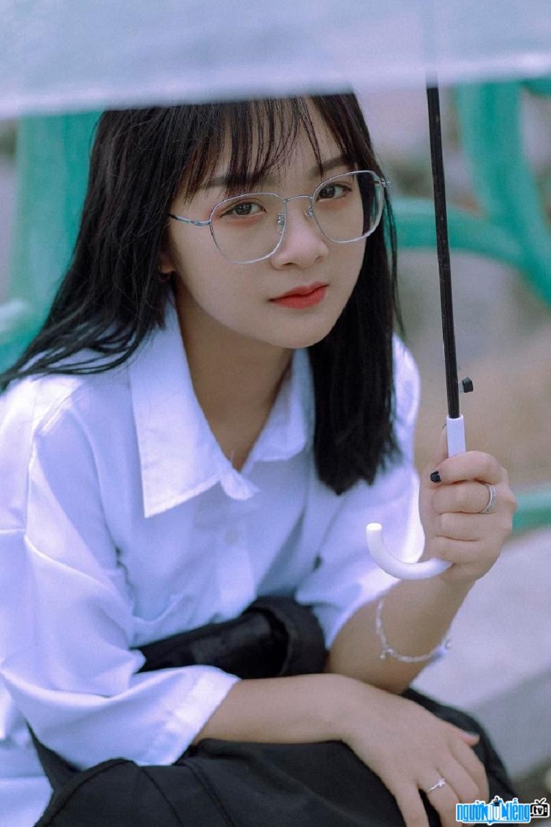 Gấm Kami là ai? “Thánh Nữ Bida” Tài Sắc Vẹn Toàn Nổi Tiếng Từ TikTok Gấm Kami là ai? “Thánh Nữ Bida” Tài Sắc Vẹn Toàn Nổi Tiếng Từ TikTok