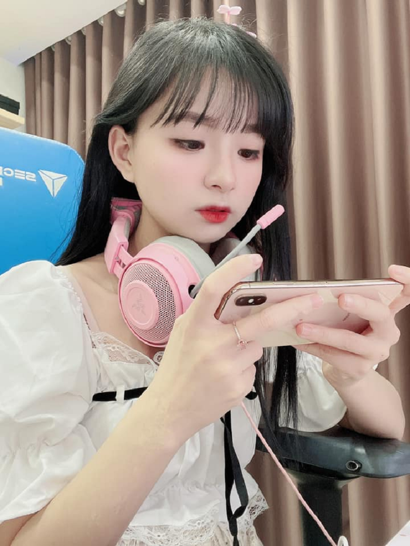 Mèo 2k4 Là Ai? Hé Lộ Về Nữ Streamer Liên Quân Mobile Gây Sốt Cộng Đồng Game Thủ Mèo 2k4 Là Ai? Hé Lộ Về Nữ Streamer Liên Quân Mobile Gây Sốt Cộng Đồng Game Thủ