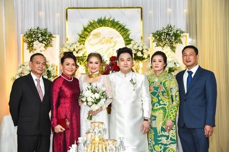 Đám Cưới Xa Hoa Và Sự Chú Ý Từ Truyền Thông Đám Cưới Xa Hoa Và Sự Chú Ý Từ Truyền Thông