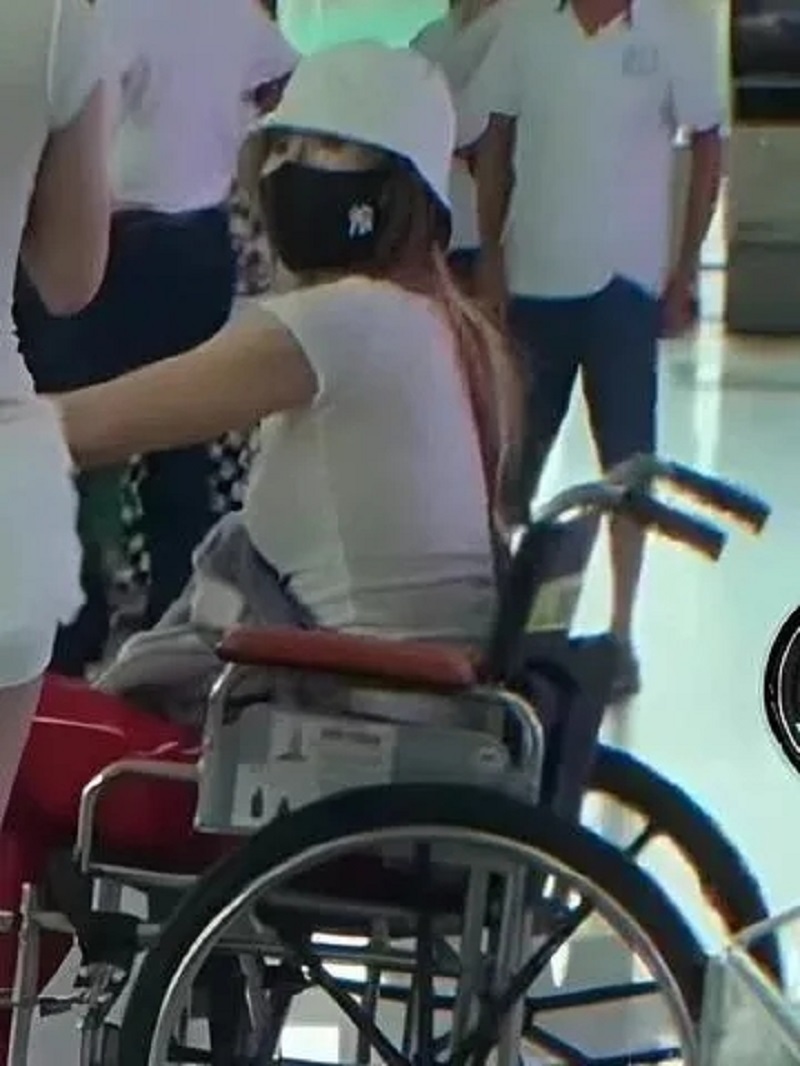 Lan Ngọc và Liên Bỉnh Phát đều phải ngồi xe lăn Lan Ngọc và Liên Bỉnh Phát đều phải ngồi xe lăn